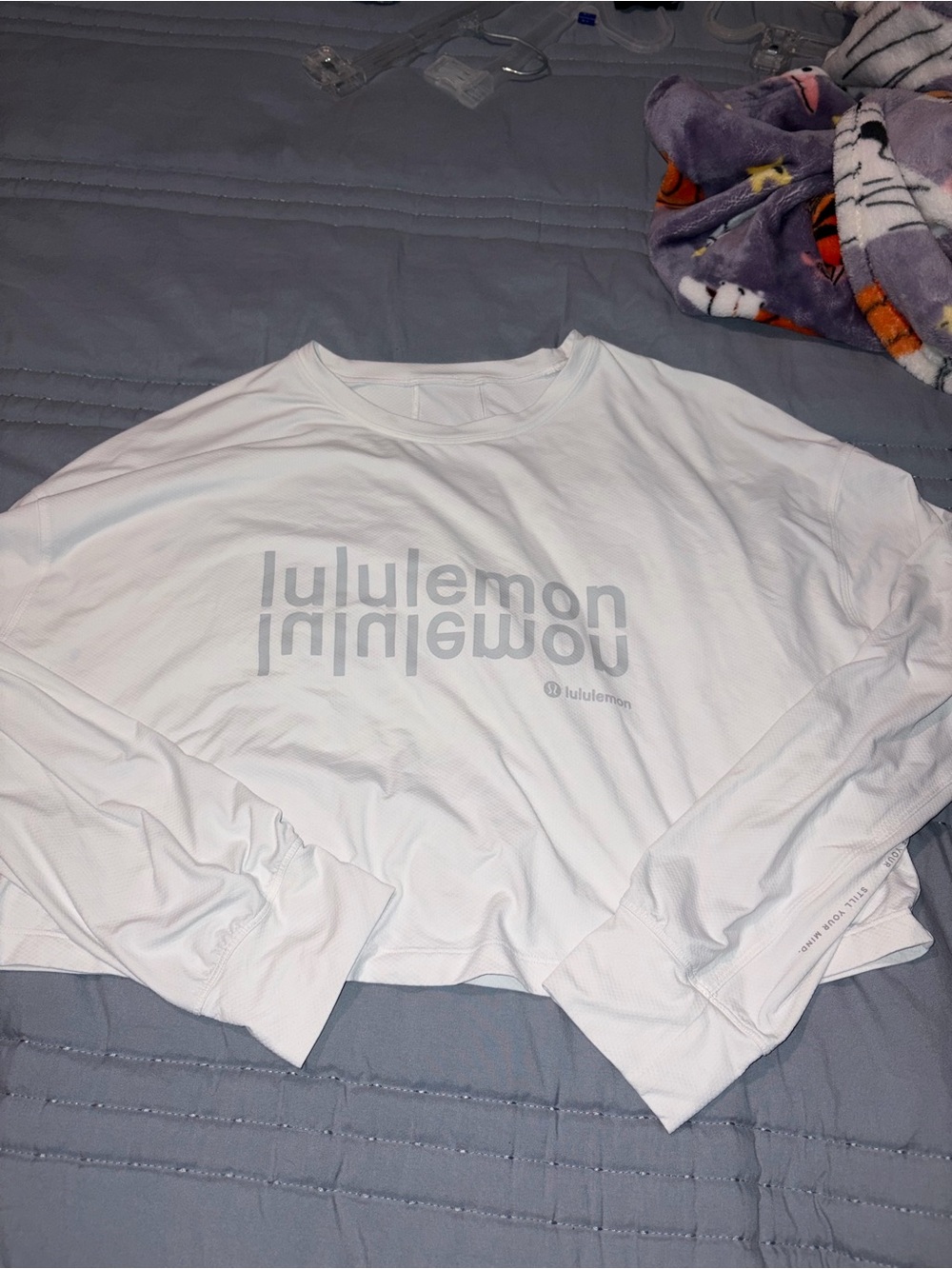 Flawed Lululemon athletica White Long Sleeve Logo Cropped Top
